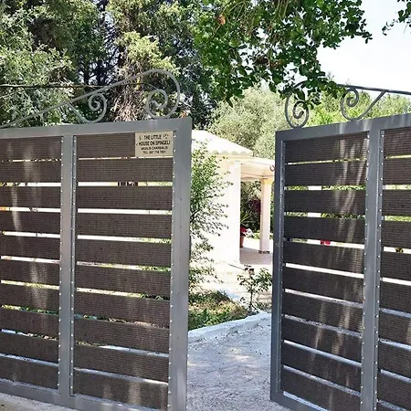 بيت للعطل The Little House On Spingeli